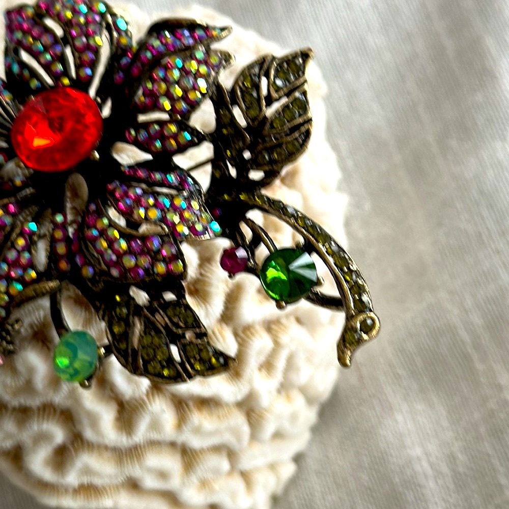 Gorgeous Exciting Large Statement Brooch - image 7
